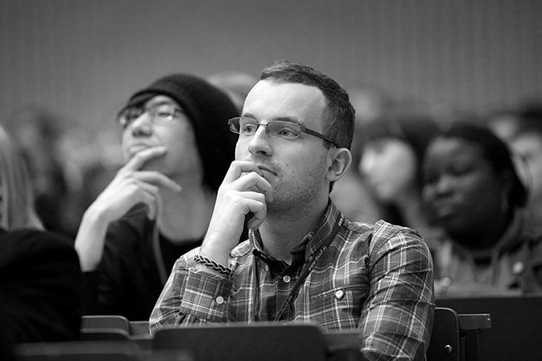 Aufmerksame Studenten im Hörsaal